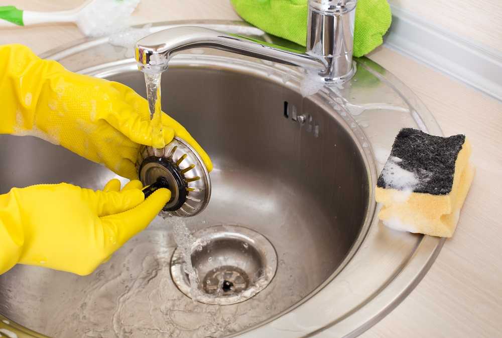 Как почистить канализацию содой и уксусом