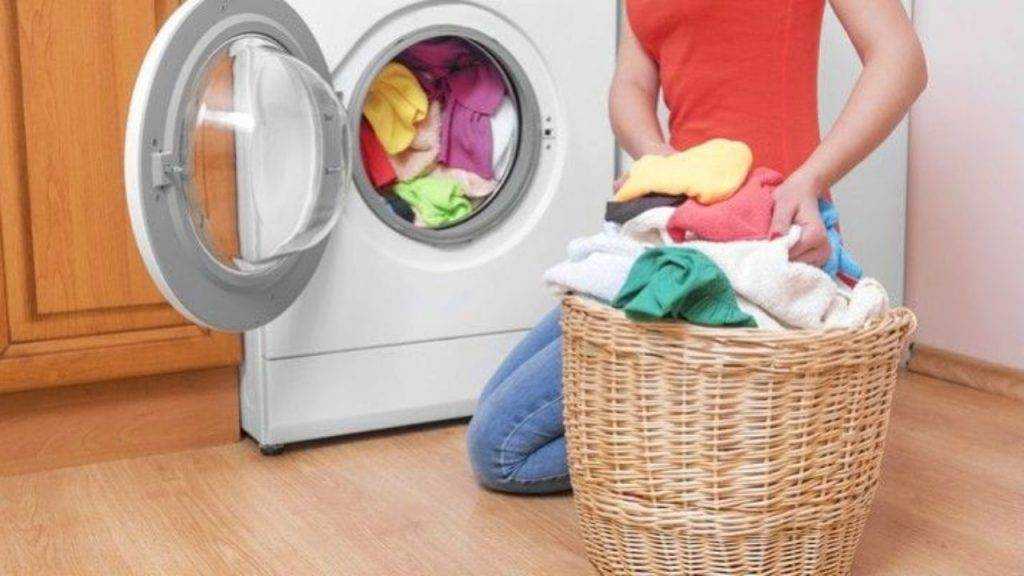 Как отстирать полинявшие вещи в домашних условиях: обзор методов