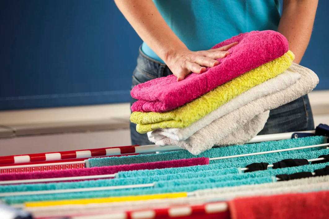 Уход за махровыми полотенцами: как стирать, чтобы они были мягкими и пушистыми, как вернуть цвет и другие нюансы