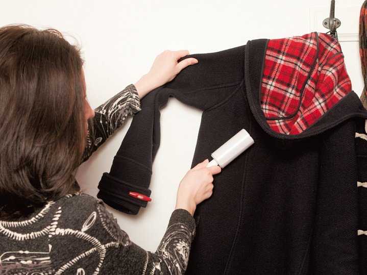 Как быстро и эффективно почистить пальто без химчистки и без стирки