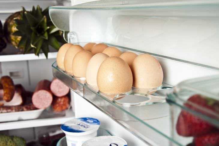 Сколько дней можно хранить сырые и вареные яйца в холодильнике