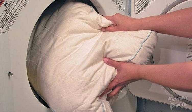 Можно ли стирать подушки в стиральной машине: пошаговая инструкция. стирка подушек с разными наполнителями - автор екатерина данилова - журнал женское мнение