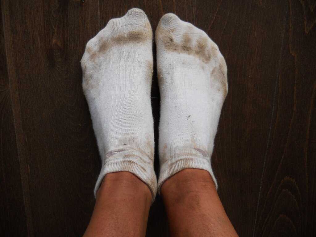 Как стирать шерстяные носки: вручную, в стиральной машине