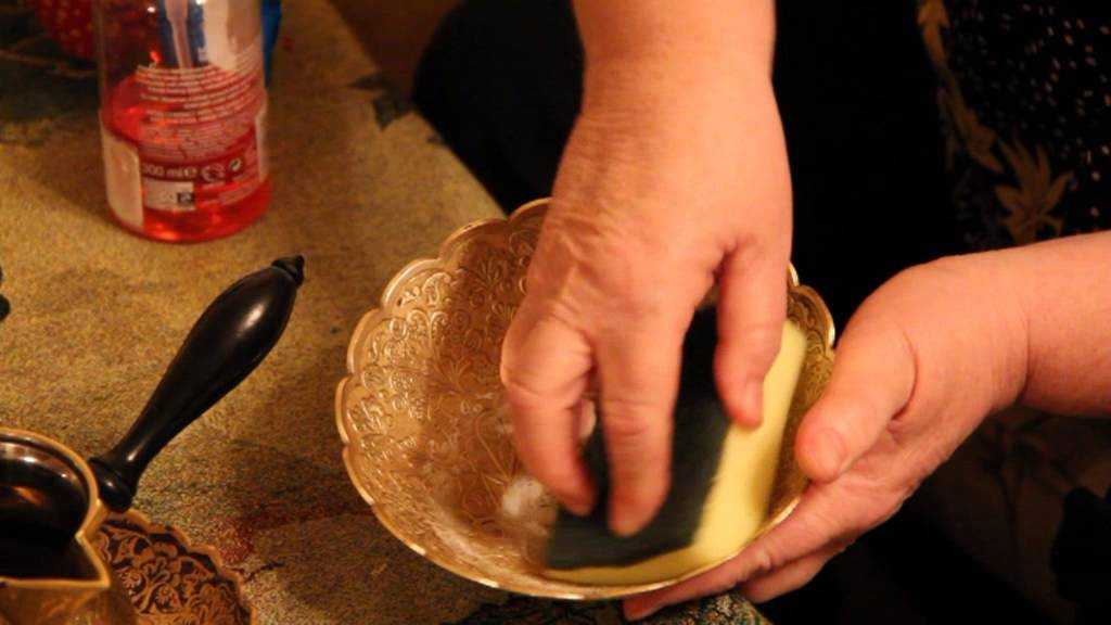Как почистить мельхиор и придать ему блеск: способы для столовых приборов, посуды и украшений