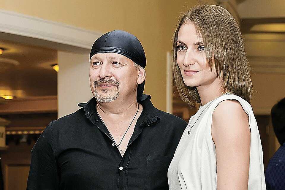 Где живет александр балуев сейчас, адрес дома или квартиры, фото интерьера и экстерьера, биография и личная жизнь, семья