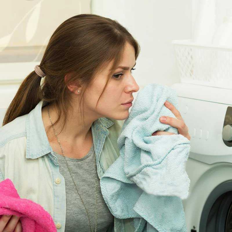 Как избавиться от неприятного запаха на одежде: домашние способы и промышленные средства — domovod.guru