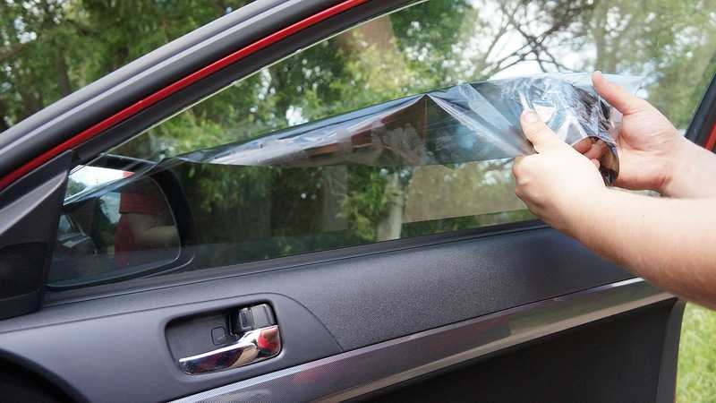 Полезные советы, как убрать клей от тонировки со стекла автомобиля