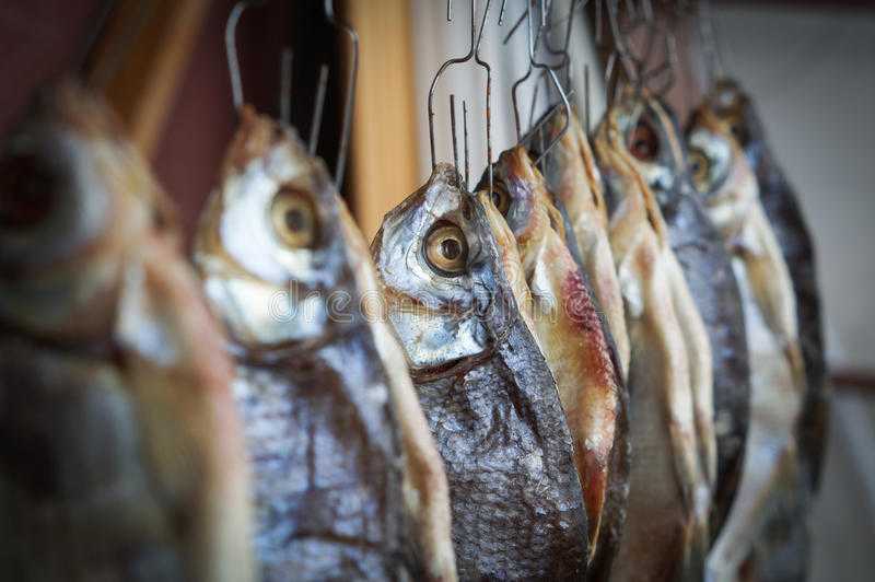 Как хранить вяленую и сушеную рыбу в домашних условиях