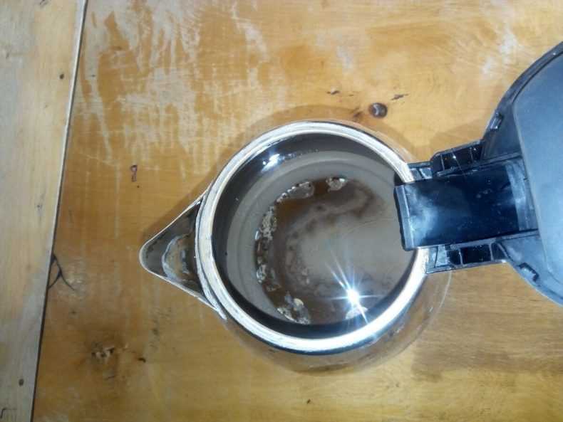 Как убрать накипь в эмалированном чайнике в домашних условиях: как удалить народными средствами, очистить бытовой химией?