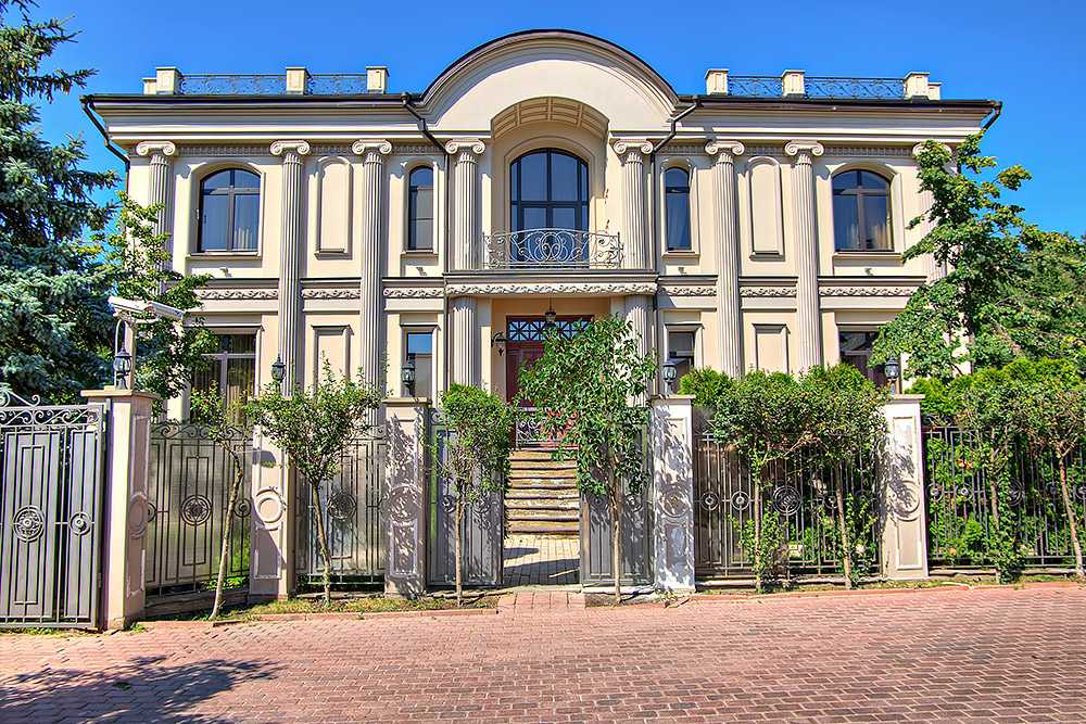 Самые дорогие дома в россии: фото и цены 10 особняков на рублевке и в других элитных поселках