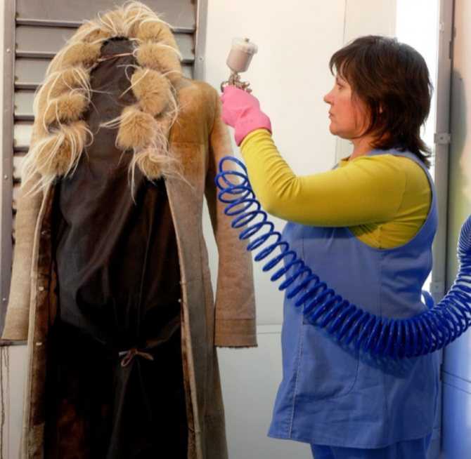 Как почистить шерстяное пальто в домашних условиях с химчисткой и без