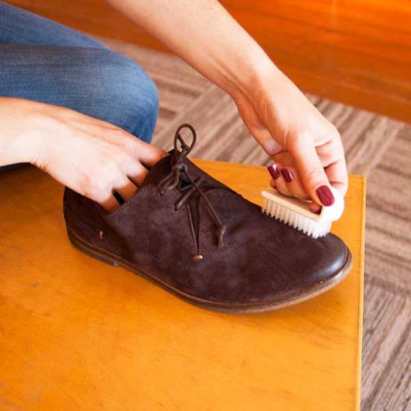 Способы стирки и очистки от загрязнений замшевой обуви любого цвета- советы +видео