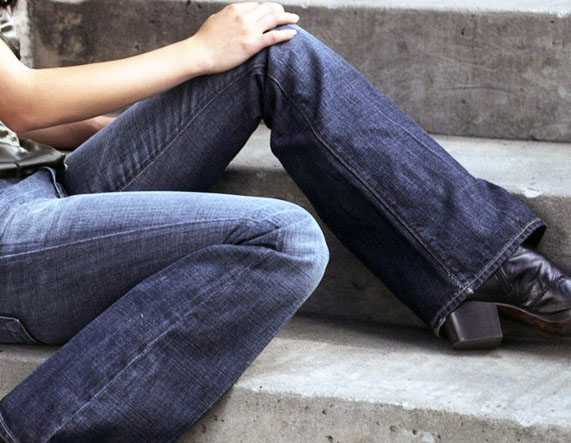 Красятся джинсы: что делать если линяют, как поступить