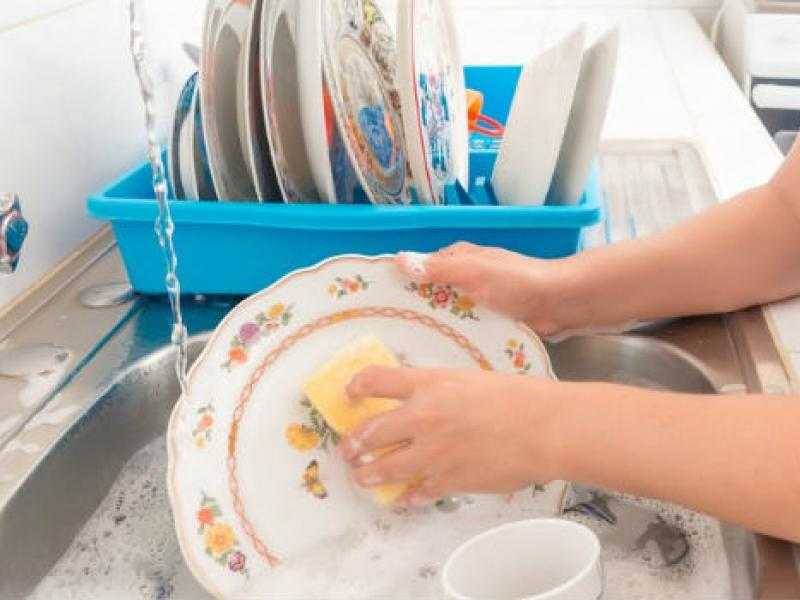 Особенности использования пищевой и кальцинированной соды для мытья посуды