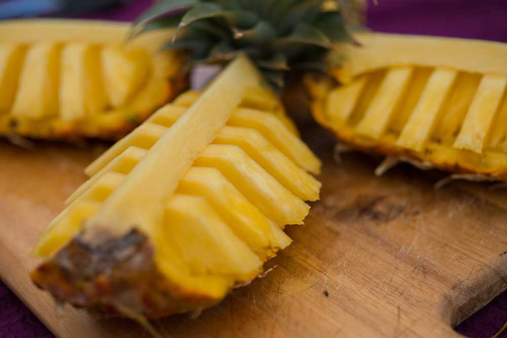 Как порезать ананас правильно и красиво: пп-шничаем вкусно!