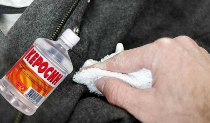 Чем отстирать пятно от солярки с одежды и как избавиться от ее запаха в домашних условиях?