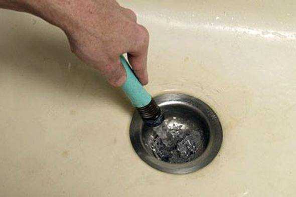 Как удалить засор в ванной: обзор механических и специальных средств
