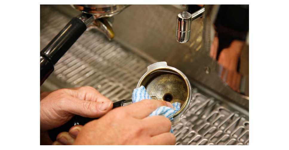 Как почистить кофемашину от накипи в домашних условиях