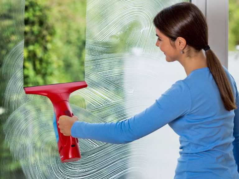 Как правильно помыть окна быстро и без разводов, в том числе пластиковые, чем мыть подоконники, различные методы
