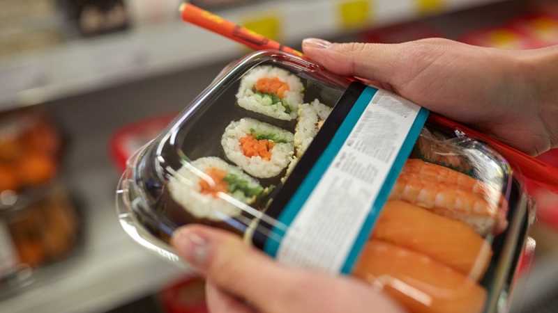 Сколько можно хранить суши и роллы в холодильнике, при какой температуре?