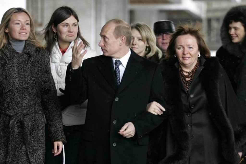 Министр иностранных дел сергей лавров считает жену и дочь своей гордостью