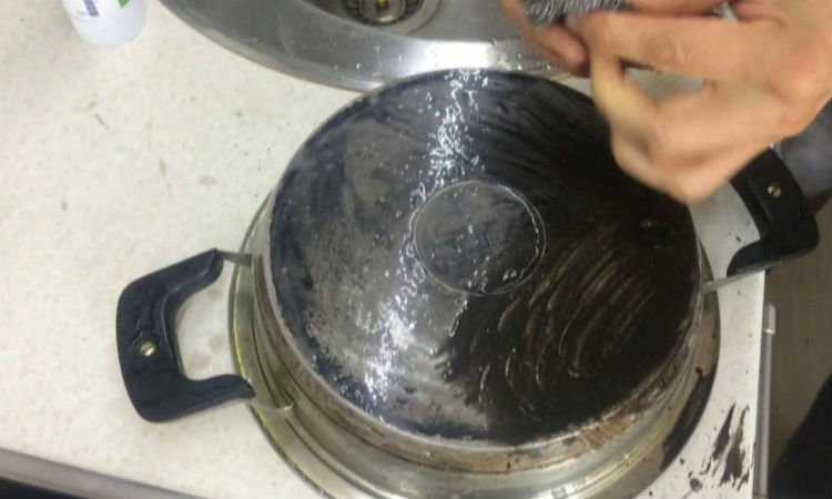 Как отмыть алюминиевую кастрюлю от нагара (снаружи и внутри)