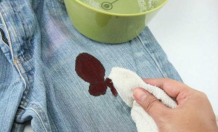 Чем отмыть акриловую краску и не навредить одежде