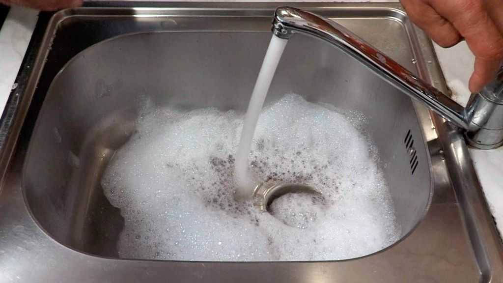 Засор в ванной: как устранить содой и уксусом и насколько безопасен этот способ