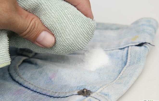 Как и чем убрать масляное пятно с одежды