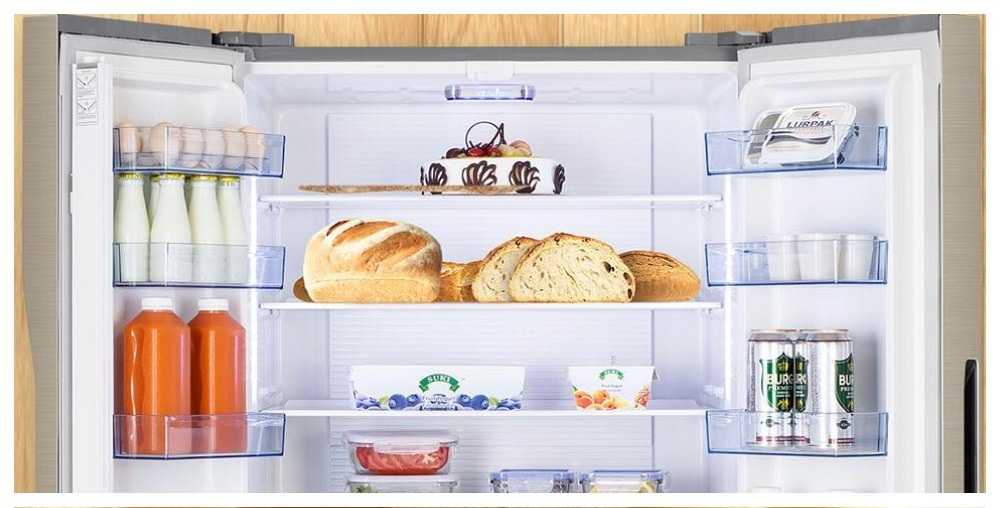 Чтобы хлеб долгое время оставался свежим, его можно хранить в целлофановых пакетах с дырочками, тканевых или бумажных пакетах. В холодильнике - только на нижней полке.
