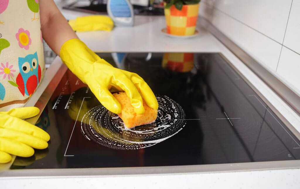 Чем лучше чистить стеклокерамическую плиту, чтобы не испортить поверхность