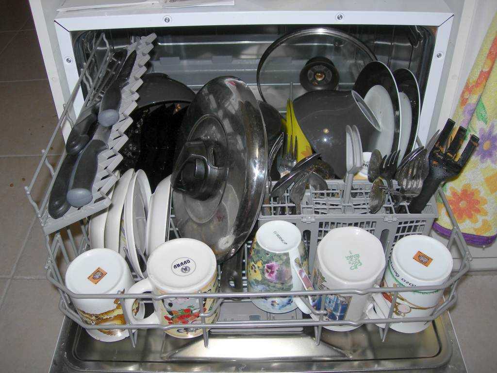 Как правильно загружать посуду в посудомоечную машину: фото и видео