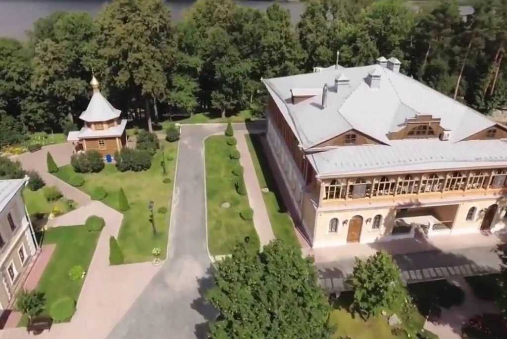 Как выглядит резиденция президента России: фото. Загородная резиденция Путина Ново-Огарёво. Другие резиденции президента.