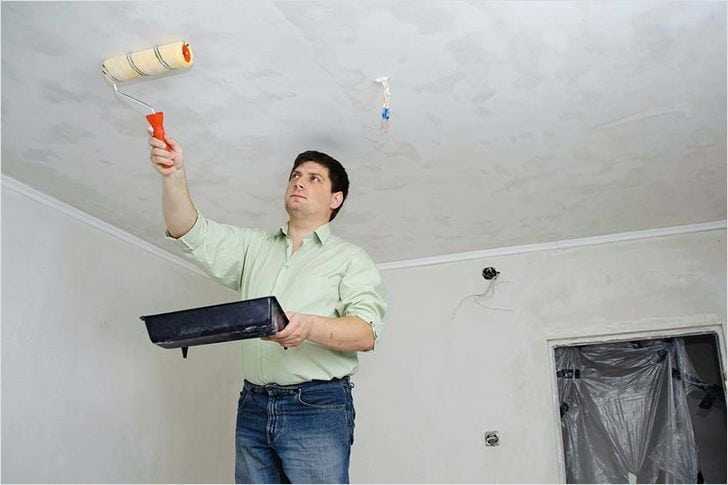 Как снять побелку с потолка быстро своими руками: без гряди, видео