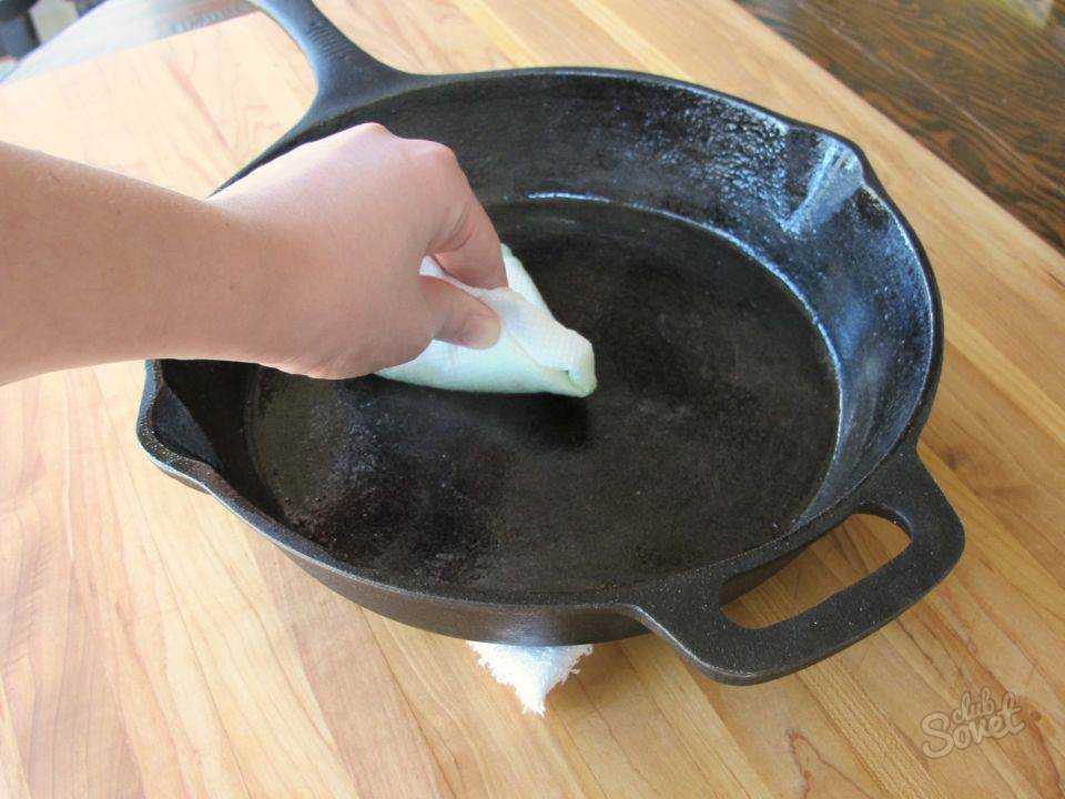 Пригорает сковорода с керамическим покрытием – что делать, чтобы быстро восстановить ее функции?