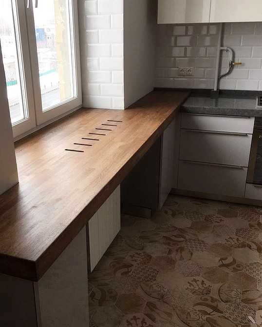 Подоконник-столешница (39 фото): переходящая конструкция вместо стола в ванной комнате, как сделать письменный вариант