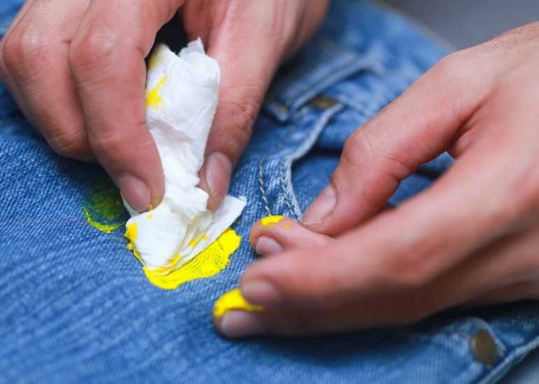 Чем вывести жирные пятна с одежды: эффективные способы выведения свежих в домашних условиях и застарелых пятен