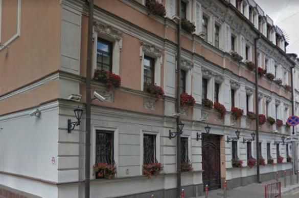 Сталинский ампир: как выглядят знаменитые московские высотки изнутри и так ли богато, как нам кажется, живут обитатели этих квартир?