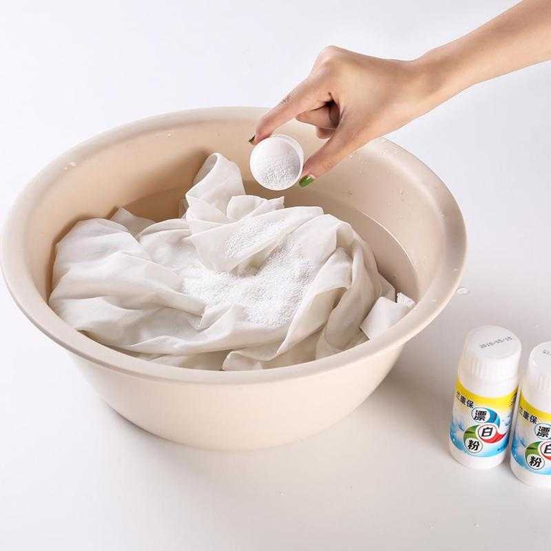 Чтобы отбелить белую футболку в домашних условиях, можно прокипятить ее с хлоркой и содой. Этот метод действенный, но применять его часто не рекомендуется.
