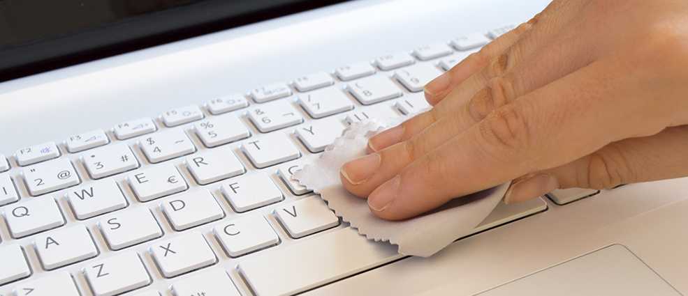 Как почистить клавиатуру ноутбука от пыли в домашних условиях?