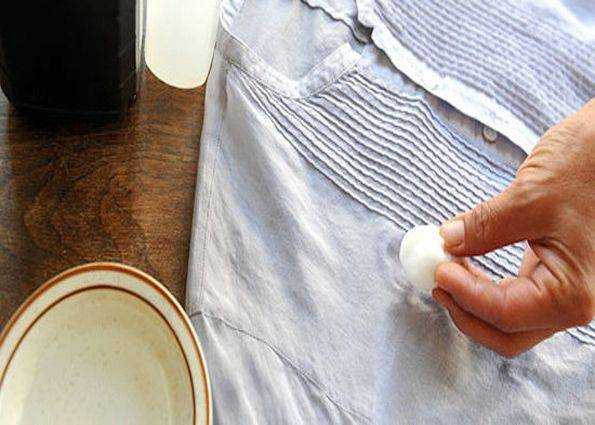 Как вывести старое жирное пятно с одежды в домашних условиях