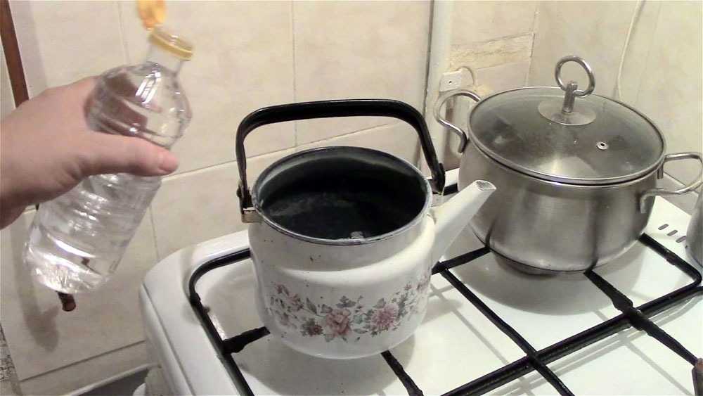 Как быстро и легко почистить чайник от накипи содой и уксусом