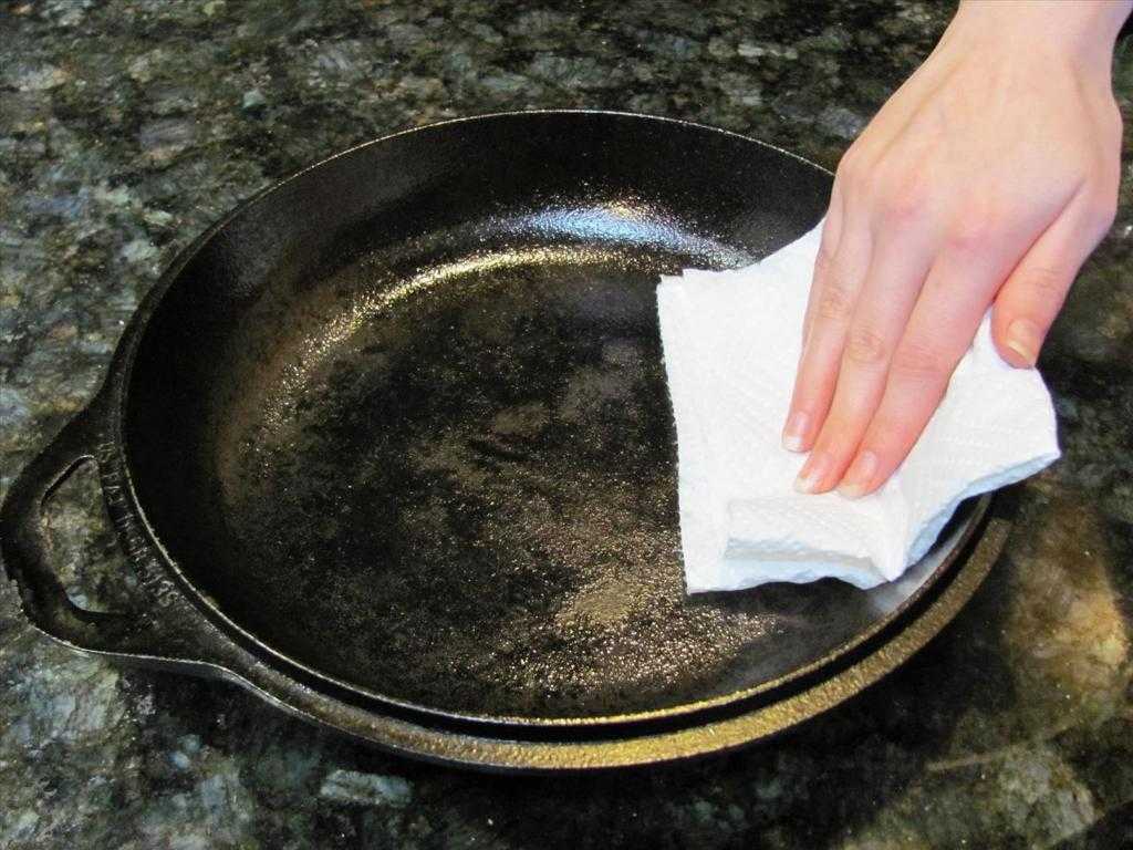 Что делать, если ржавеет чугунная сковорода