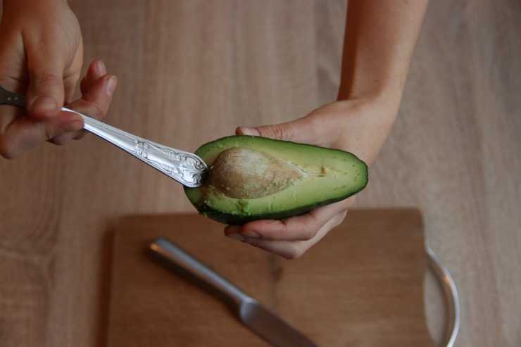 Как чистить авокадо в домашних условиях: способы