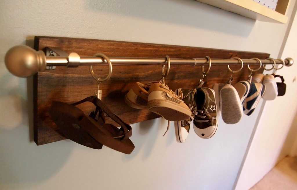 Напольная вешалка для одежды своими руками: из труб и дерева, размер, ширина и виды