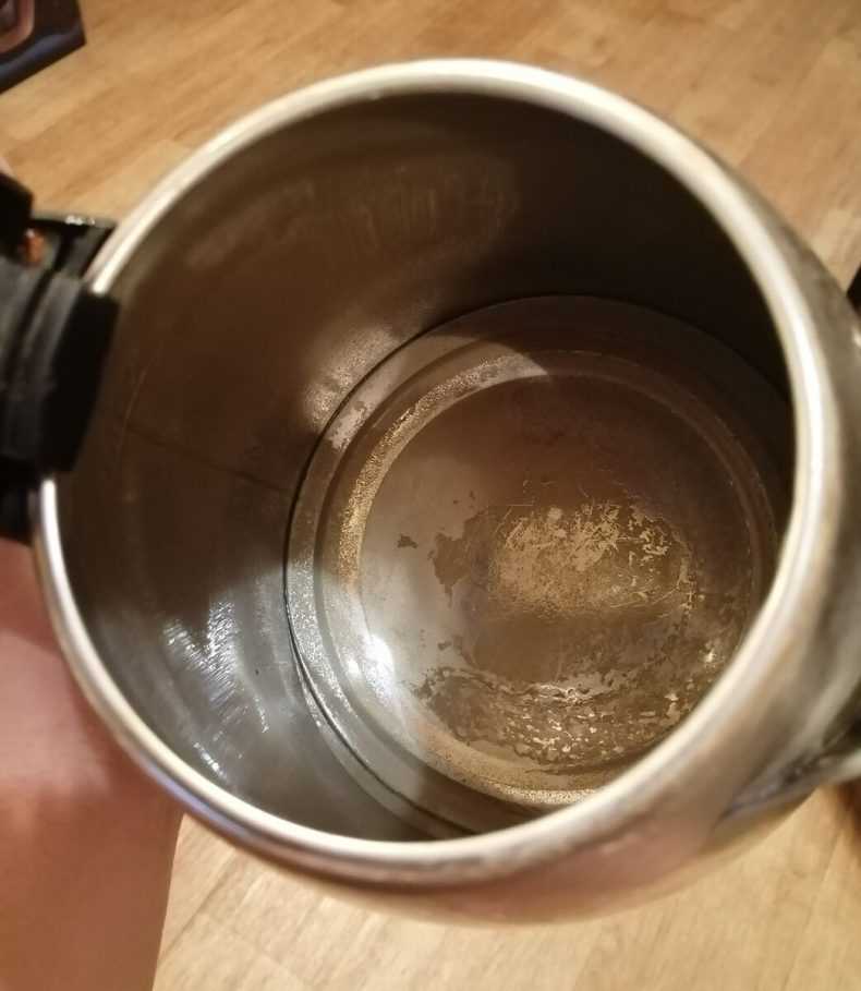 Как почистить чайник от накипи кока-колой и не испортить его