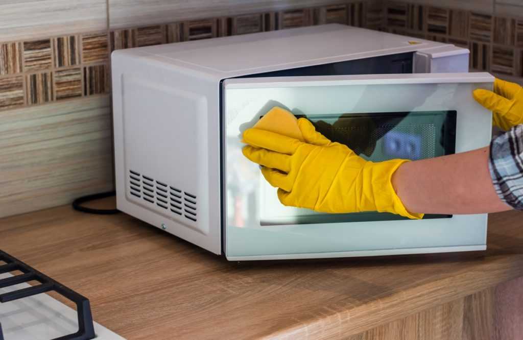 Как почистить микроволновку уксусом в домашних условиях за 5 минут: просто и быстро