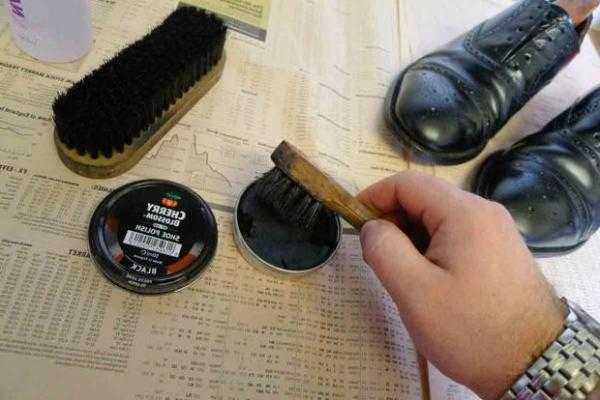 Как правильно чистить обувь из кожи подручными средствами?