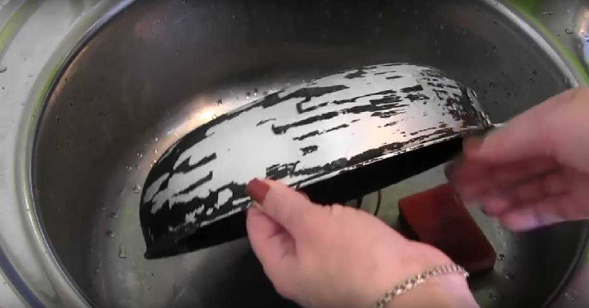 Как отмыть эмалированную кастрюлю от темного налета