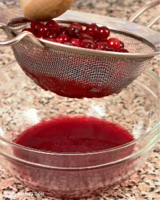 Как хранить клюкву - способы хранения ягод в воде, в холодильнике и на балконе